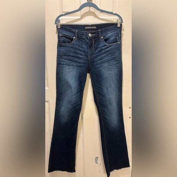 Express Mia Mid-Rise Boot Cut Jeans with frayed hem. Size 6R - Picture 1 of 11